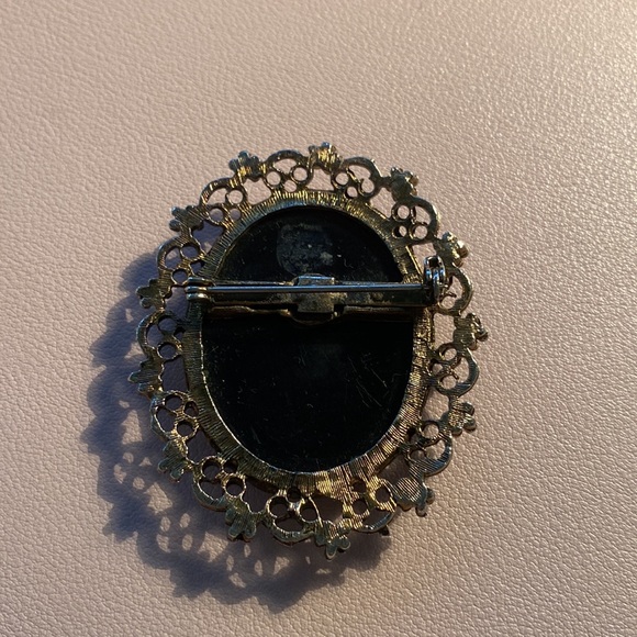 Vintage cameo brooch - Picture 3 of 3